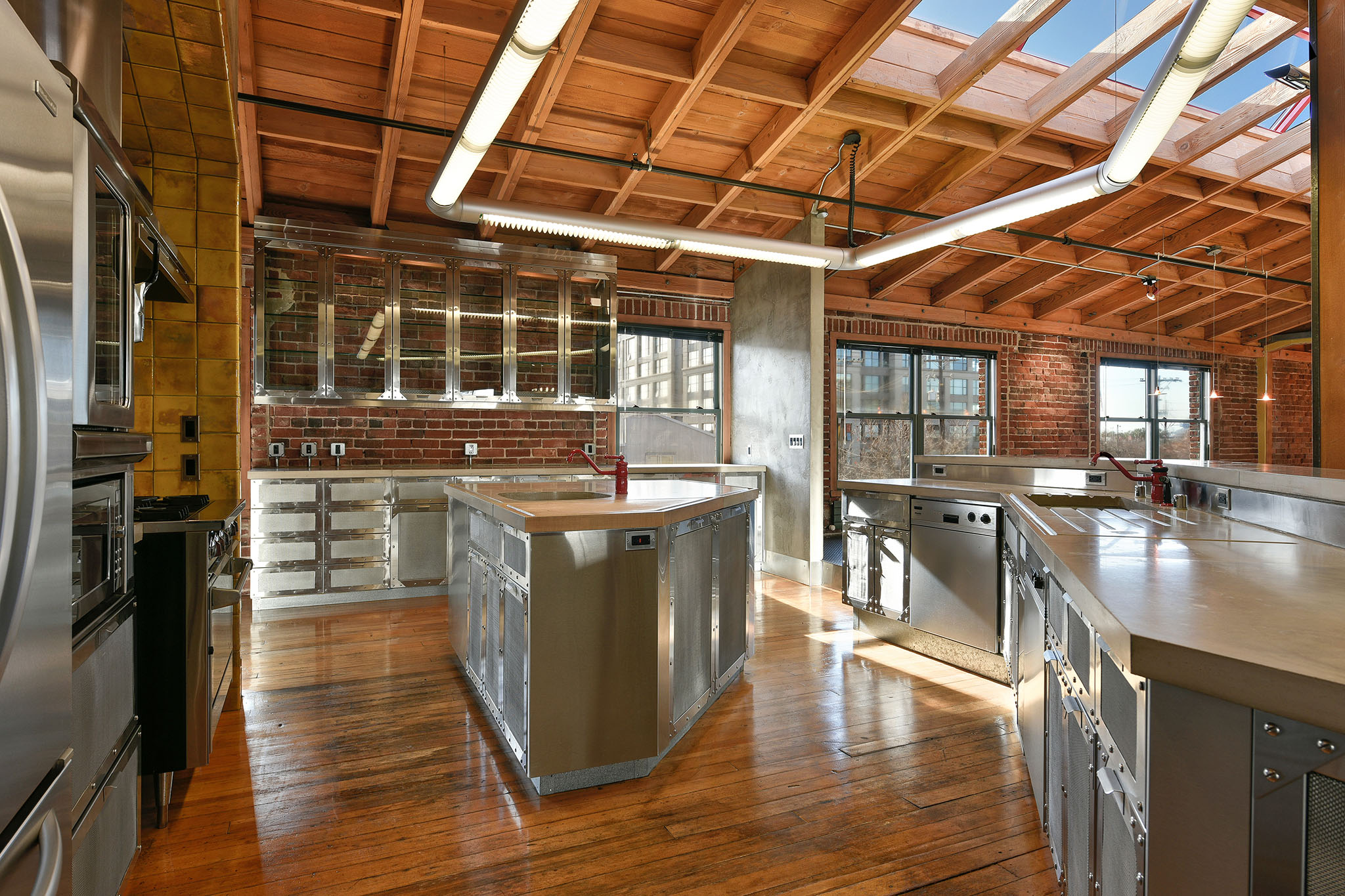  American Bag Building, Oakland—Mixed Use Live/Work Office Building Jack London—Andy Read Realtor—Photo 14