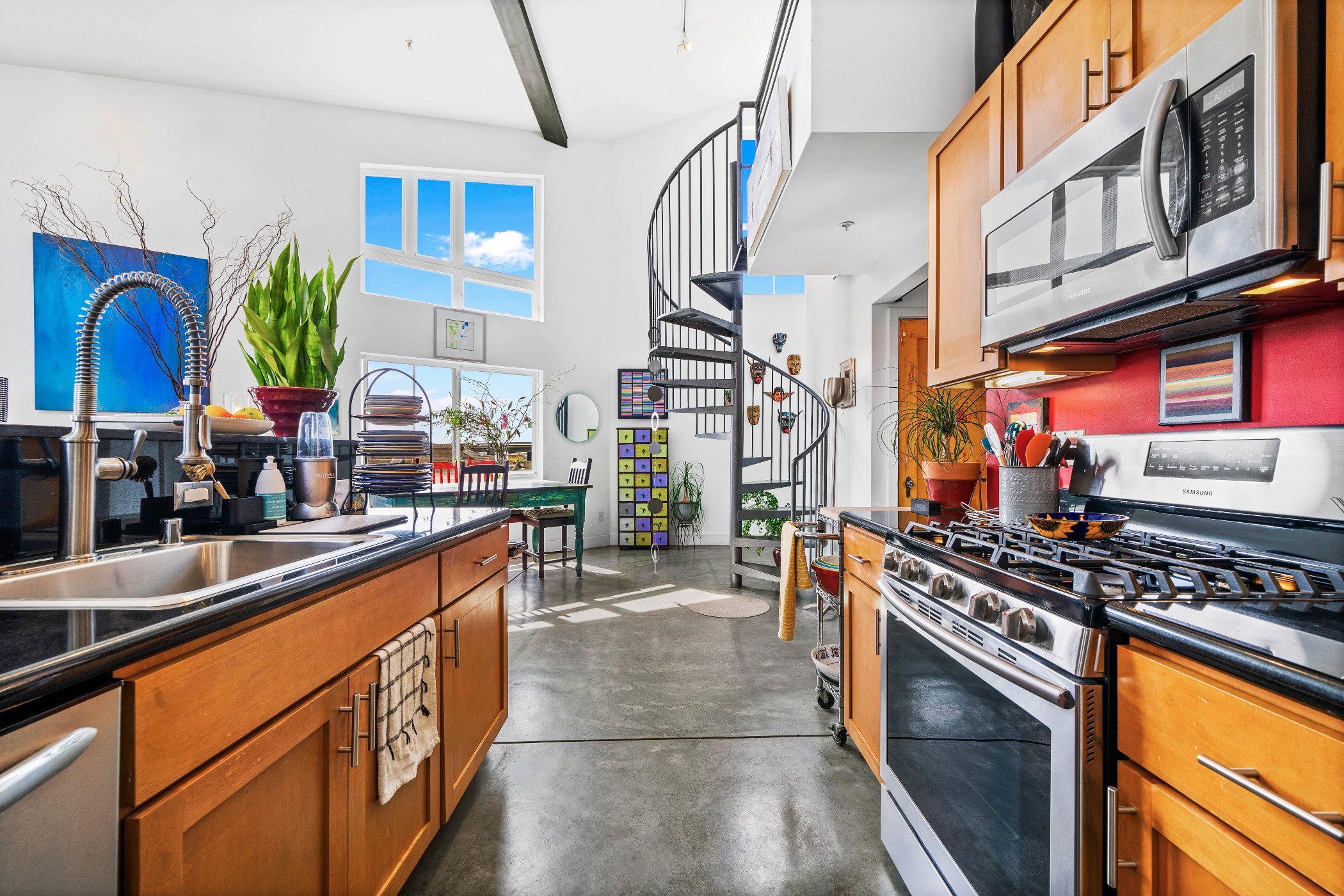  675 8th Street #16, Oakland -top floor, split-level corner loft overlooking downtown Oakland with parking and in-unit laundry—Andy Read Realtor—Photo 5
